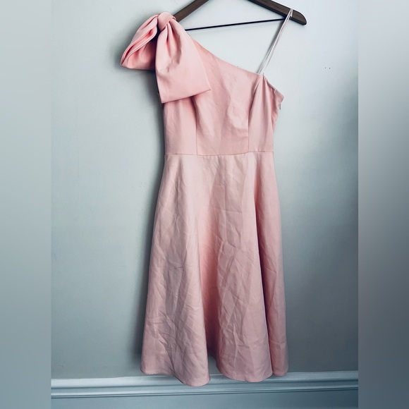 Gal Meets Glam Yvonne One Shoulder Bow Dress fairy 4 - Picture 2 of 6